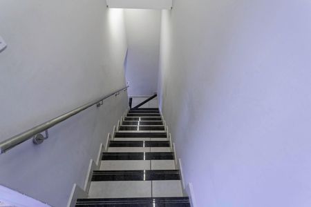 Apartamento para alugar com 120m², 3 quartos e 1 vaga Apartamento para alugar com 120m², 3 quartos e 1 vagaEscada