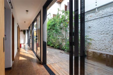 Casa à venda com 3 quartos, 234m² em Vila Ipojuca, São Paulo