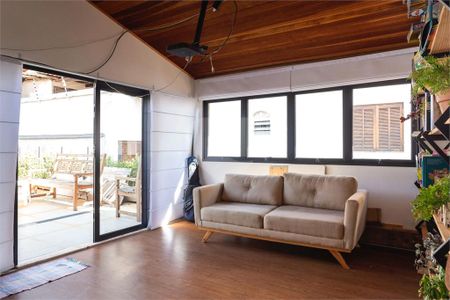 Casa à venda com 3 quartos, 234m² em Vila Ipojuca, São Paulo