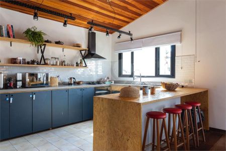 Casa à venda com 3 quartos, 234m² em Vila Ipojuca, São Paulo