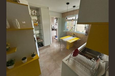 Casa à venda com 4 quartos, 200m² em Parque Jabaquara, São Paulo