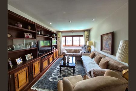 Casa de Condomínio à venda com 4 quartos, 410m² em Jardim Leonor, São Paulo