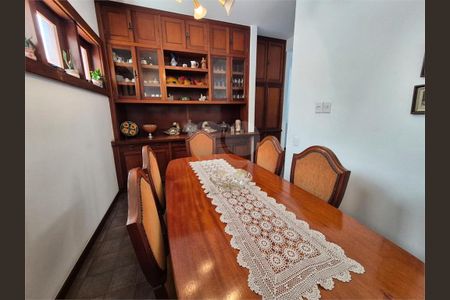 Casa de Condomínio à venda com 4 quartos, 410m² em Jardim Leonor, São Paulo