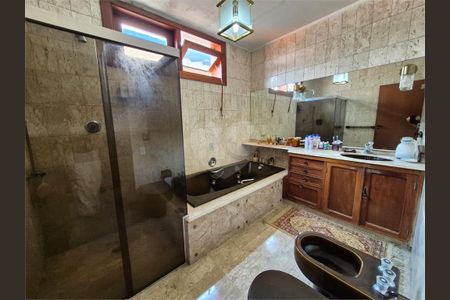 Casa de Condomínio à venda com 4 quartos, 410m² em Jardim Leonor, São Paulo