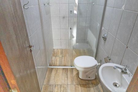 Banheiro de kitnet/studio para alugar com 1 quarto, 22m² em Canaa, Belo Horizonte