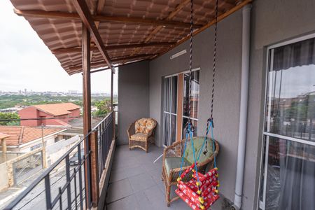 Casa à venda com 170m², 5 quartos e 2 vagas Casa à venda com 170m², 5 quartos e 2 vagasVaranda 2