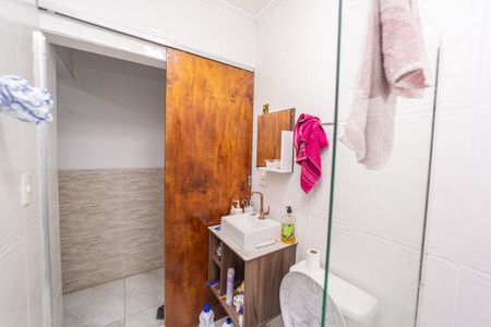 Casa à venda com 170m², 5 quartos e 2 vagas Casa à venda com 170m², 5 quartos e 2 vagasBanheiro