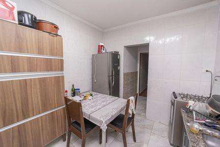 Casa à venda com 170m², 5 quartos e 2 vagas Casa à venda com 170m², 5 quartos e 2 vagasCozinha