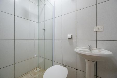 Banheiro da Suíte 1 de casa para alugar com 2 quartos, 150m² em Vila Guarani (zona Sul), São Paulo