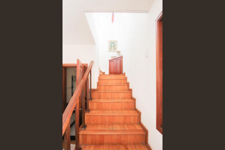 Casa para alugar com 149m², 3 quartos e 2 vagas Casa para alugar com 149m², 3 quartos e 2 vagasEscada