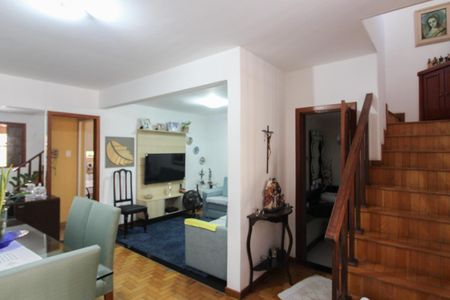 Casa para alugar com 149m², 3 quartos e 2 vagas Casa para alugar com 149m², 3 quartos e 2 vagasSala