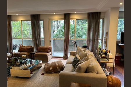 Apartamento à venda com 3 quartos, 240m² em Vila Nova Conceição, São Paulo