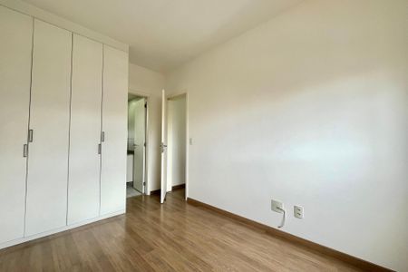 Apartamento à venda com 72m², 2 quartos e 2 vagas Apartamento à venda com 72m², 2 quartos e 2 vagasSuite