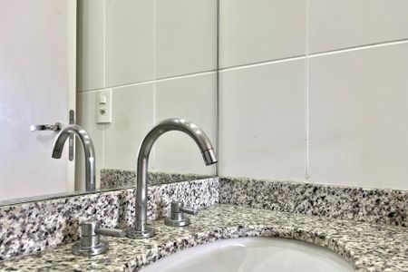 Apartamento à venda com 72m², 2 quartos e 2 vagas Apartamento à venda com 72m², 2 quartos e 2 vagasBanheiro da Suíte