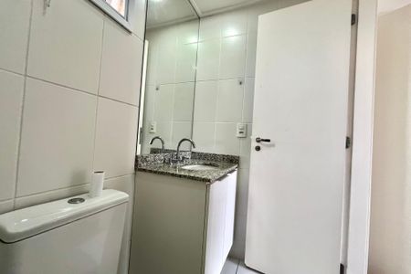 Apartamento à venda com 72m², 2 quartos e 2 vagas Apartamento à venda com 72m², 2 quartos e 2 vagasBanheiro da Suíte