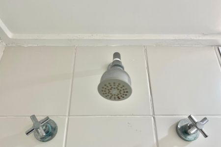 Apartamento à venda com 72m², 2 quartos e 2 vagas Apartamento à venda com 72m², 2 quartos e 2 vagasBanheiro da Suíte