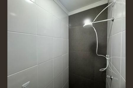 Banheiro de kitnet/studio para alugar com 1 quarto, 18m² em Jardim Rosa de Franca, Guarulhos