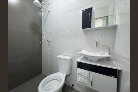 Banheiro de kitnet/studio para alugar com 1 quarto, 18m² em Jardim Rosa de Franca, Guarulhos