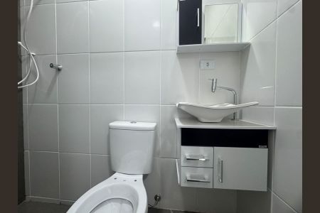 Banheiro de kitnet/studio para alugar com 1 quarto, 18m² em Jardim Rosa de Franca, Guarulhos