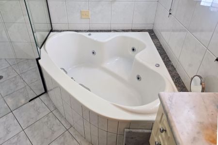 Casa à venda com 295m², 3 quartos e 6 vagas Casa à venda com 295m², 3 quartos e 6 vagasBanheiro - Suíte