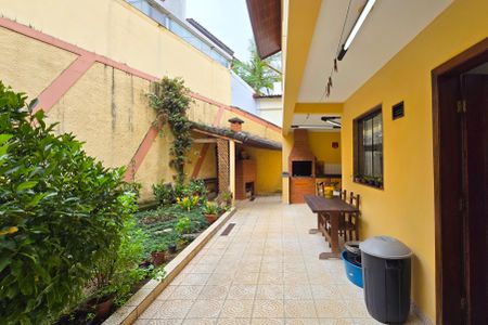 Casa à venda com 295m², 3 quartos e 6 vagas Casa à venda com 295m², 3 quartos e 6 vagasÁrea - Churrasqueira