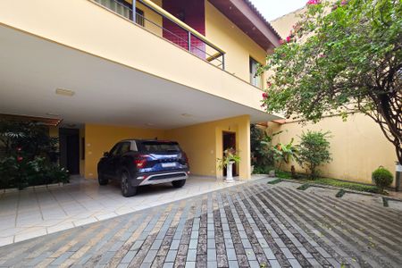 Casa à venda com 295m², 3 quartos e 6 vagas Casa à venda com 295m², 3 quartos e 6 vagasGaragem