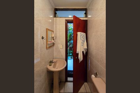 Casa à venda com 295m², 3 quartos e 6 vagasBanheiro de serviço