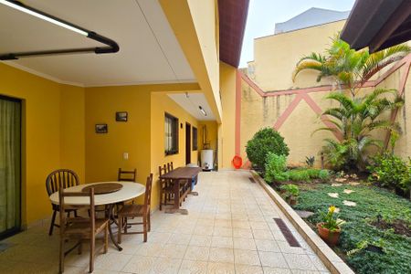 Casa à venda com 295m², 3 quartos e 6 vagas Casa à venda com 295m², 3 quartos e 6 vagasÁrea - Churrasqueira