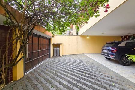 Casa à venda com 295m², 3 quartos e 6 vagas Casa à venda com 295m², 3 quartos e 6 vagasGaragem