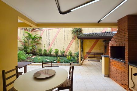 Casa à venda com 295m², 3 quartos e 6 vagas Casa à venda com 295m², 3 quartos e 6 vagasÁrea - Churrasqueira