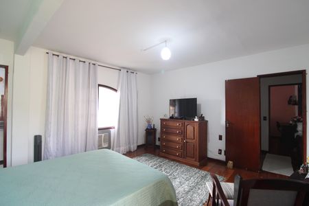 Casa de condomínio à venda com 300m², 2 quartos e 5 vagasSuíte