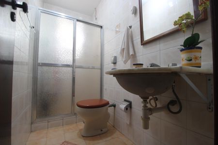 Casa de condomínio à venda com 300m², 2 quartos e 5 vagasBanheiro social