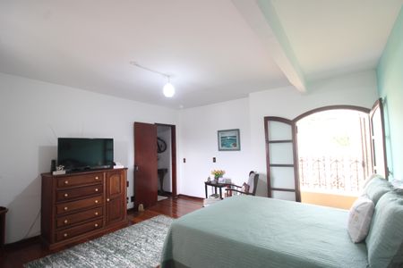 Casa de condomínio à venda com 300m², 2 quartos e 5 vagasSuíte