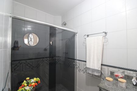 Casa de condomínio à venda com 300m², 2 quartos e 5 vagasBanheiro da suíte