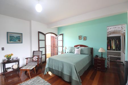 Casa de condomínio à venda com 300m², 2 quartos e 5 vagasSuíte