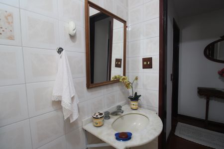 Casa de condomínio à venda com 300m², 2 quartos e 5 vagasBanheiro social