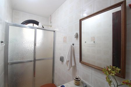 Casa de condomínio à venda com 300m², 2 quartos e 5 vagasBanheiro social