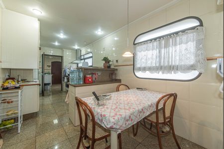 Apartamento para alugar com 210m², 4 quartos e 4 vagasCozinha