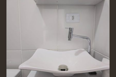 Banheiro Social de kitnet/studio para alugar com 1 quarto, 21m² em Jardim Rosa de Franca, Guarulhos