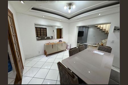 Casa à venda com 3 quartos, 220m² em Jardim Catarina, São Paulo