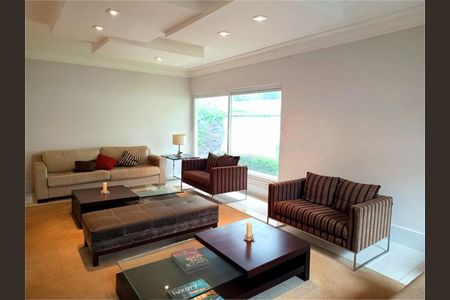 Casa à venda com 4 quartos, 325m² em Jardim Viana, São Paulo