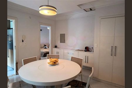 Casa à venda com 4 quartos, 325m² em Jardim Viana, São Paulo