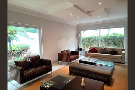 Casa à venda com 4 quartos, 325m² em Jardim Viana, São Paulo