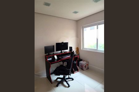 Casa à venda com 4 quartos, 325m² em Jardim Viana, São Paulo