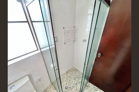 Casa à venda com 355m², 4 quartos e 6 vagas Casa à venda com 355m², 4 quartos e 6 vagasBanheiro