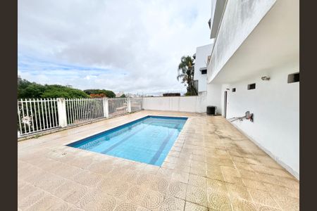 Casa à venda com 355m², 4 quartos e 6 vagas Casa à venda com 355m², 4 quartos e 6 vagasÁrea comum - Piscina