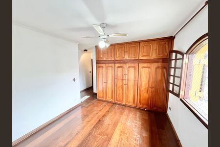 Casa à venda com 355m², 4 quartos e 6 vagas Casa à venda com 355m², 4 quartos e 6 vagasQuarto Suíte 1