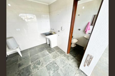 Casa à venda com 355m², 4 quartos e 6 vagas Casa à venda com 355m², 4 quartos e 6 vagasLavanderia