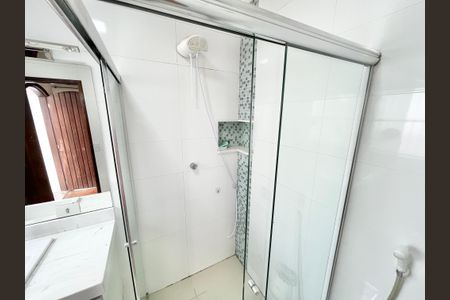 Casa à venda com 355m², 4 quartos e 6 vagas Casa à venda com 355m², 4 quartos e 6 vagasBanheiro da Suíte 1