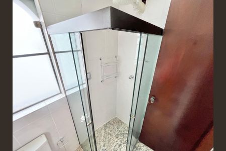 Casa à venda com 355m², 4 quartos e 6 vagas Casa à venda com 355m², 4 quartos e 6 vagasBanheiro